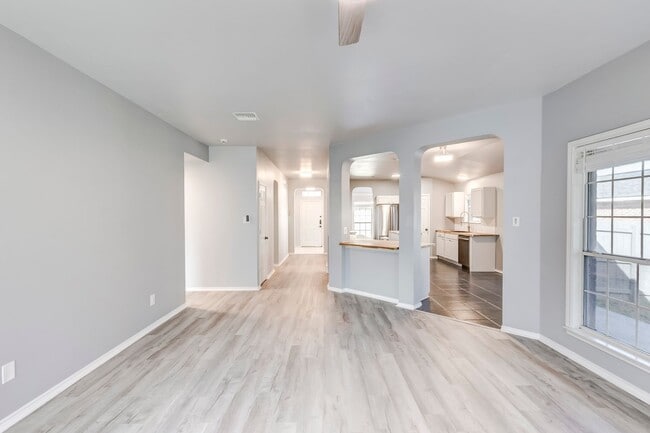 Building Photo - 113 W Deer Horn Pass