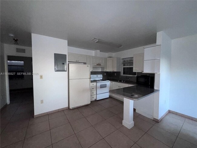 Building Photo - 14140 NE 2nd Ct