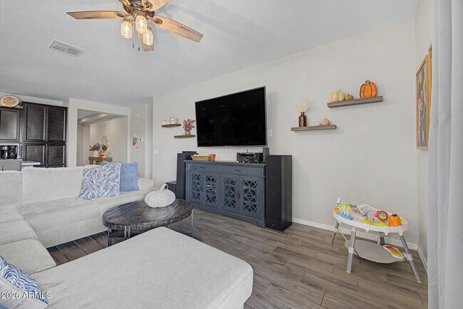 Building Photo - 12113 W Country Club Trail