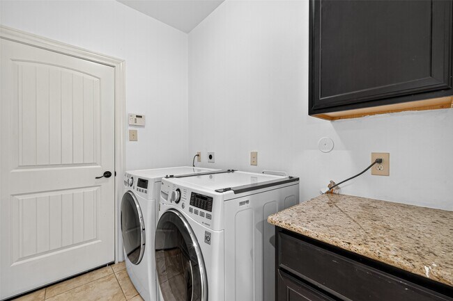 Building Photo - 2019 Argos Dr