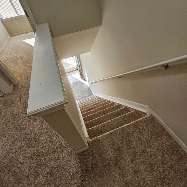 Building Photo - 2-bedroom, 1.5 bath that features two bedr...