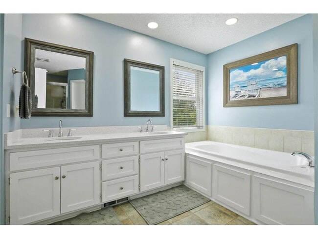 Building Photo - 8069 Enclave Bay