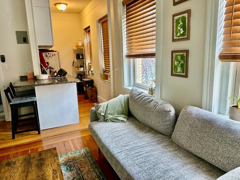 Building Photo - 106 Myrtle St