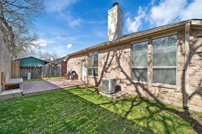 Building Photo - 1830 Sherwood Forest Cir