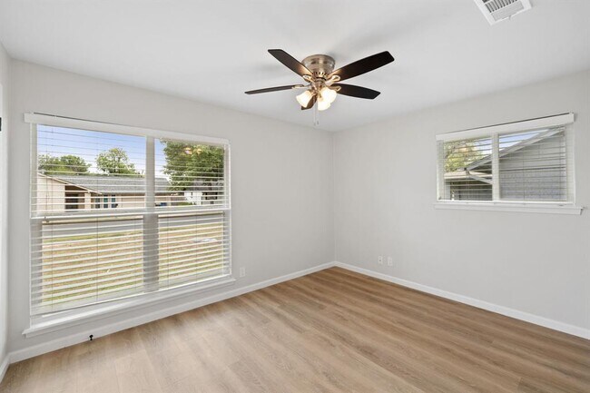 Building Photo - 1100 Red Cliff Dr