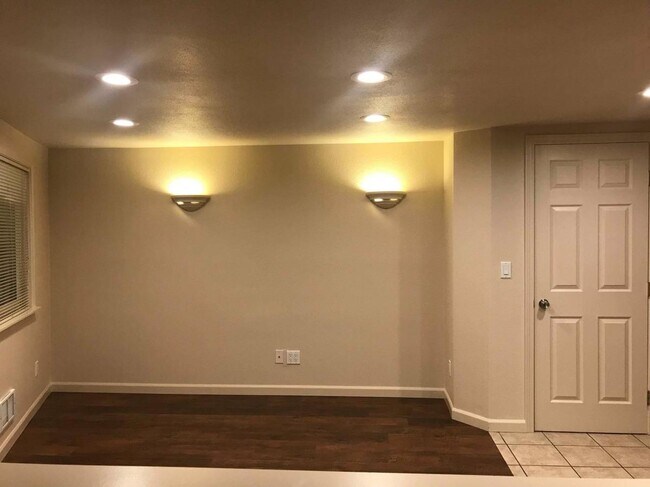 Building Photo - Quarter Deck Apartment