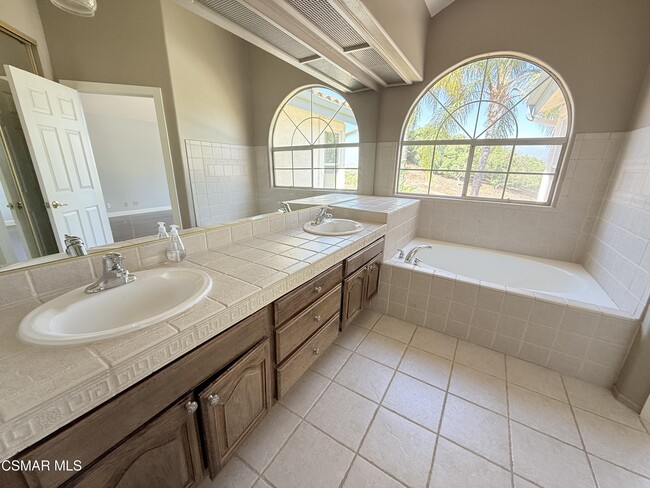 Building Photo - 1061 Shoal Creek Ct