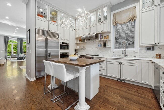 Building Photo - 1925 N Bissell St