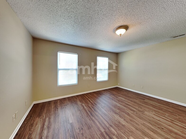 Building Photo - 10176 Cumberland Pointe Blvd