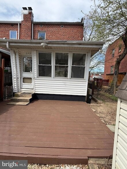 Building Photo - 229 Endsleigh Ave