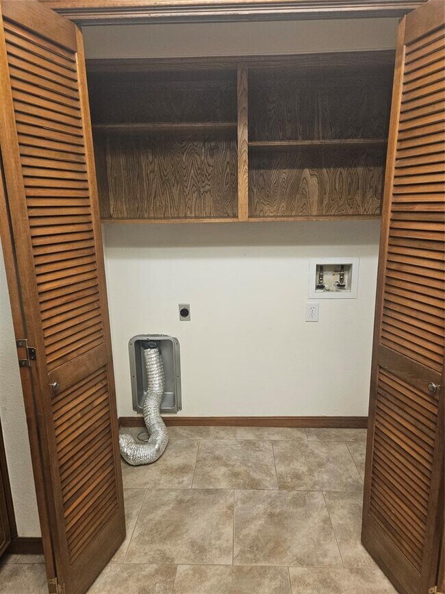 Building Photo - 349 Fantail Loop