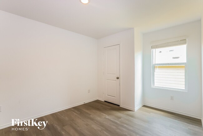 Building Photo - 6531 Scarecrow Wy