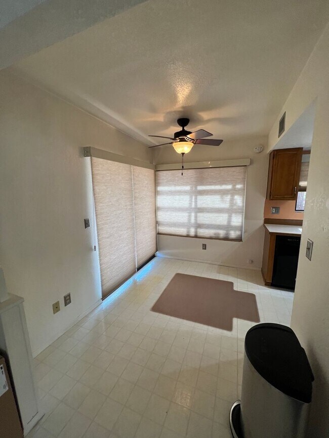 Building Photo - Attractive 3 Bed. 2 Ba. Townhome at Columbus & Ft. Lowell