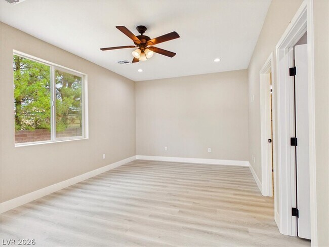 Building Photo - 1740 Jerome Ln
