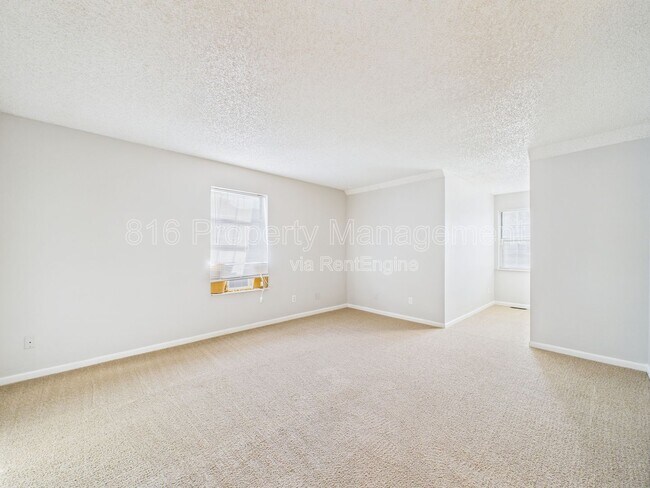 Building Photo - 7941 NW 79th Pl