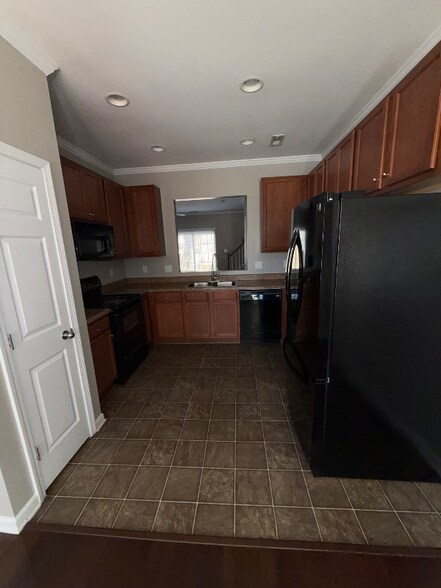 Building Photo - 650 Ganyard Farm Way