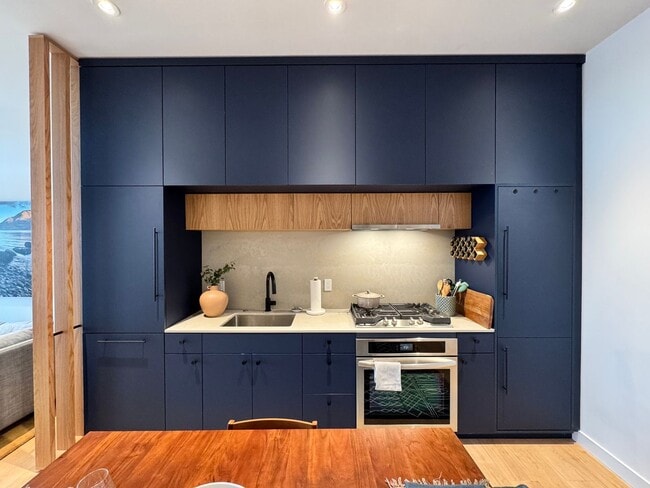 Building Photo - FURNISHED: SPECIAL PRICE 2 MONTHS OFFER - UTILITIES PAID BY OWNER:  NWX tastefully furnished 1 be...