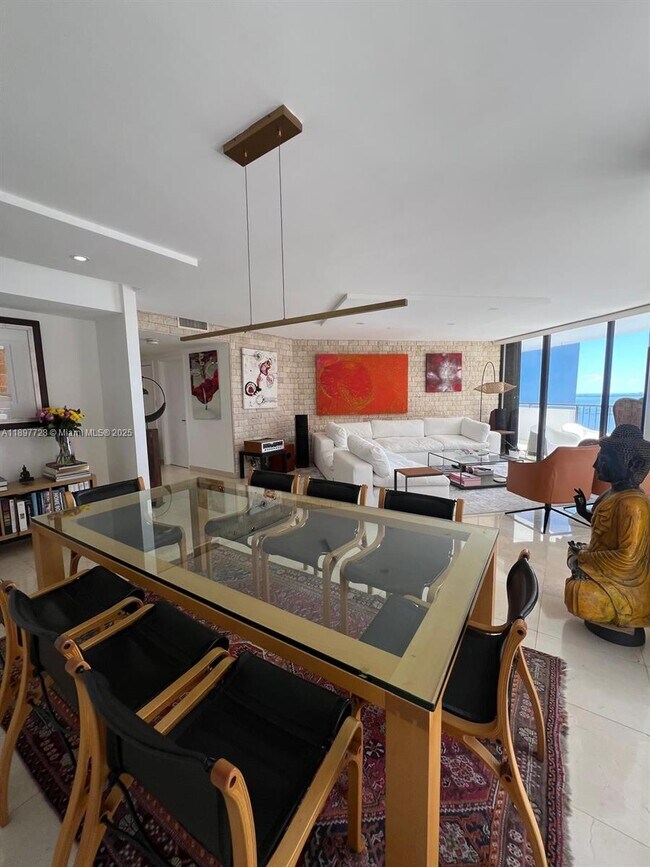 Building Photo - 1581 Brickell Ave