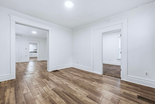 Building Photo - 3-Bed, 2-Bath Home with Large Kitchen & De...