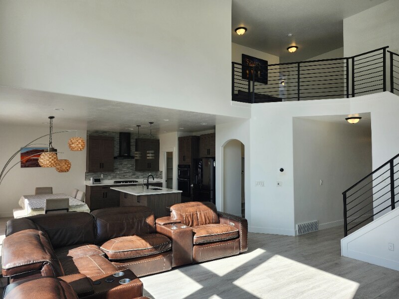 Building Photo - 99 N Lasalle Dr