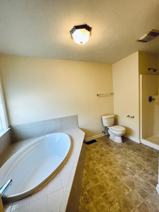 Building Photo - Updated Duplex for Rent
