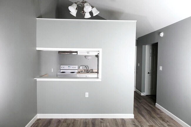 Building Photo - 1102 Salem Ave