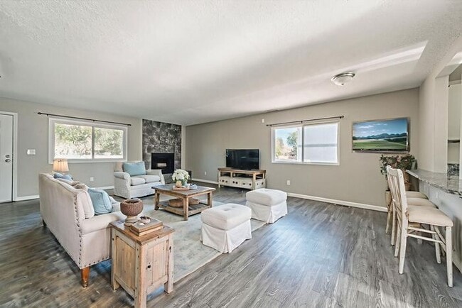 Primary Photo - 3 Bed 2 Bath Townhouse, newly renovated! - MOVE IN SPECIAL