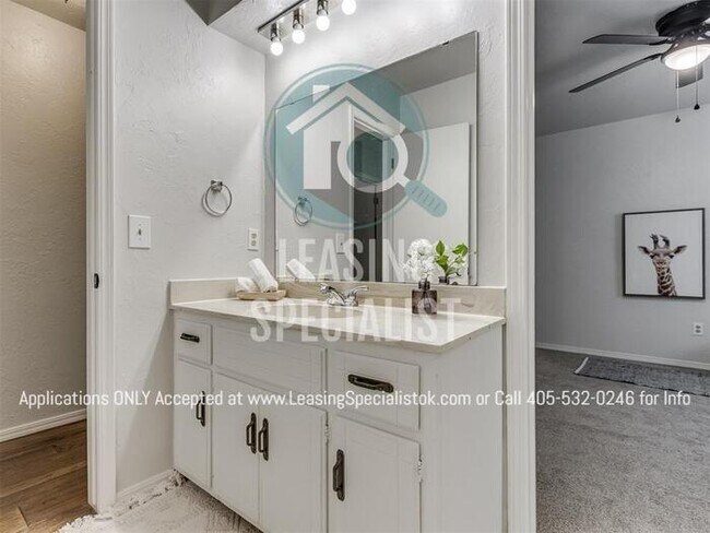 Building Photo - Stunning Yukon 3 Bed 2 Bath Home Available...