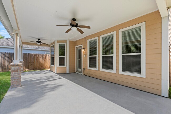 Building Photo - 12850 Pecan Shores Dr