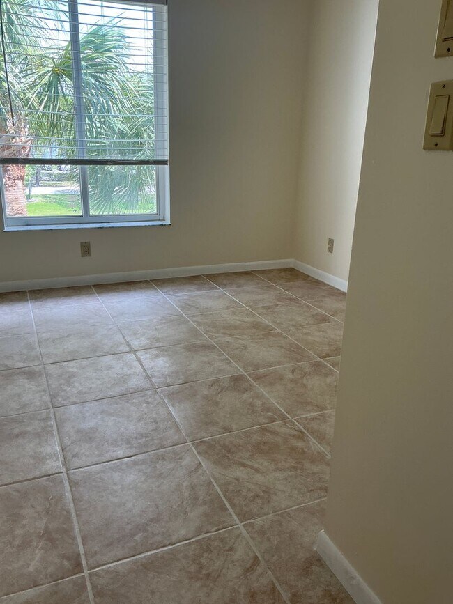 Building Photo - 2506 SE Anchorage Cove