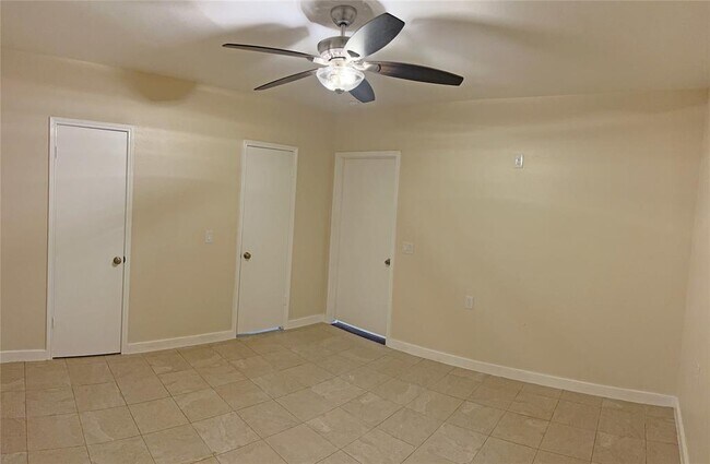 Building Photo - 1306 Loop Dr