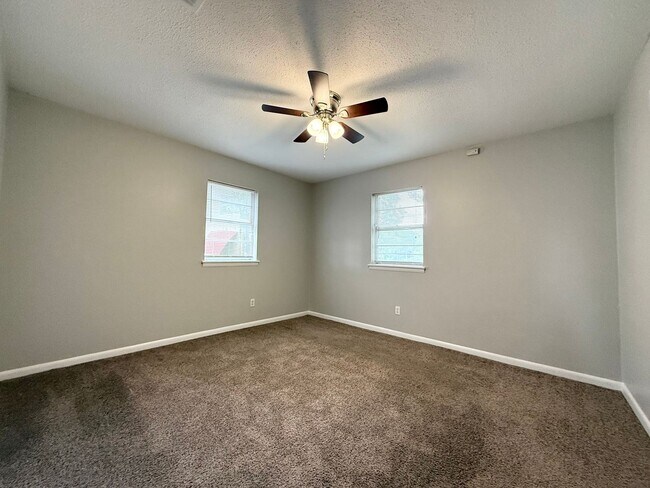 Building Photo - 7401 Valley Dr