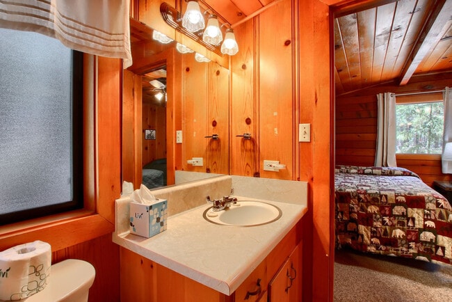 Building Photo - 2582 Deer Ln