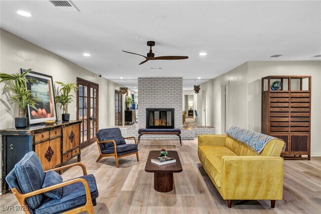 Building Photo - 1601 Eaton Dr