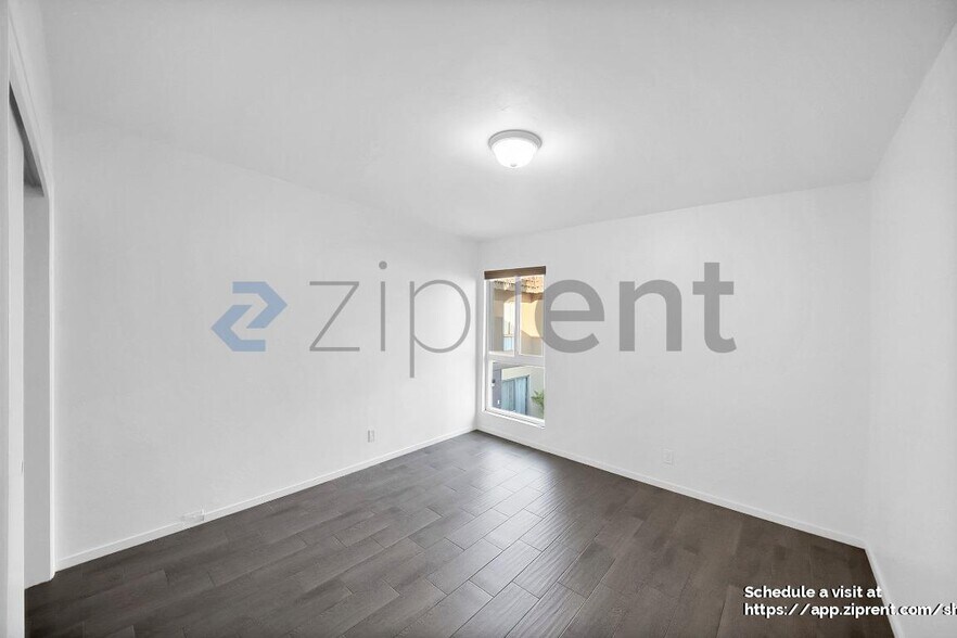 Building Photo - 5301 Demaret Ave