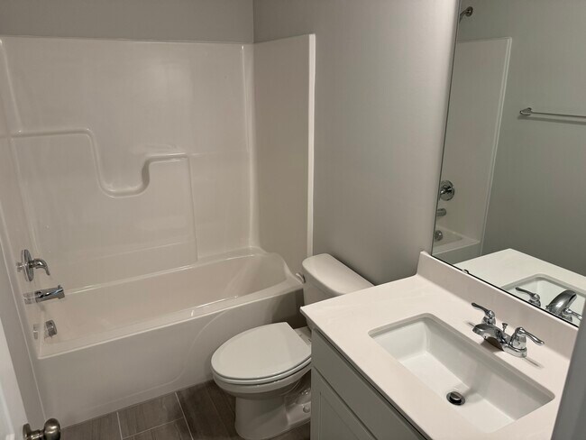 Third floor - common bath - 428 Carolina Springs Blvd