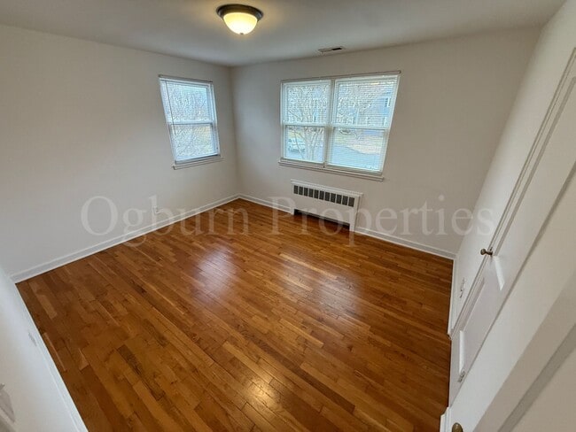 Building Photo - 2506-D Miller Park Cir-2BR/1BA-2nd Floor APT!!!