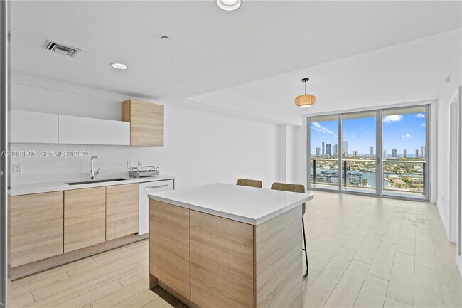 Building Photo - 16385 Biscayne Blvd