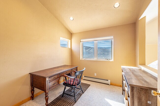 Building Photo - 11 Hackamore Rd