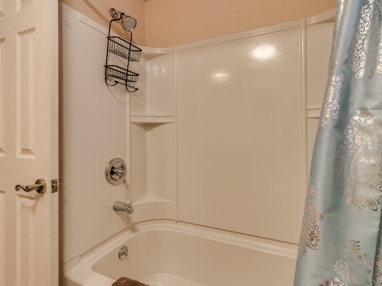 Building Photo - 1548 Bradley Pl