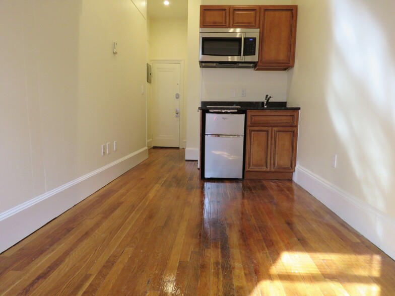 Building Photo - 389 Marlborough St