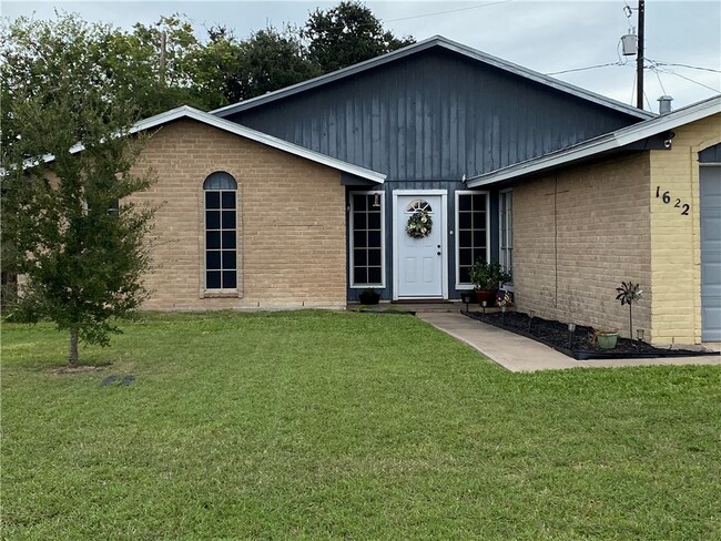 Building Photo - 1622 Memorial Pkwy