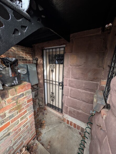 Building Photo - 818 A St SE