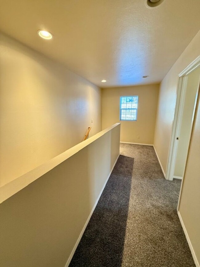 Building Photo - Spacious 2-Bedroom Townhouse in Bozeman – ...