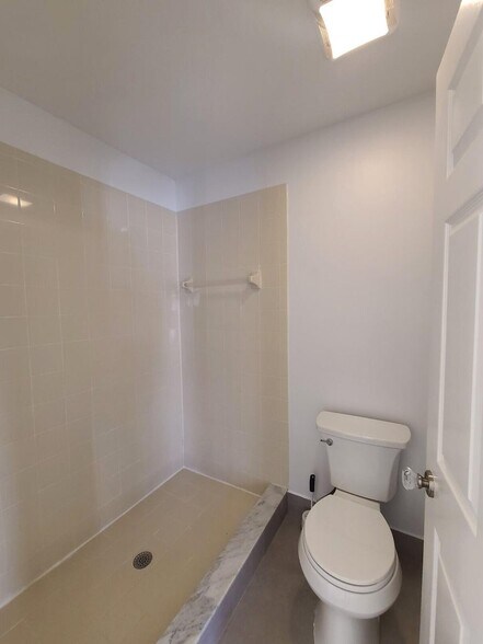 Building Photo - 3190 Leewood Ter