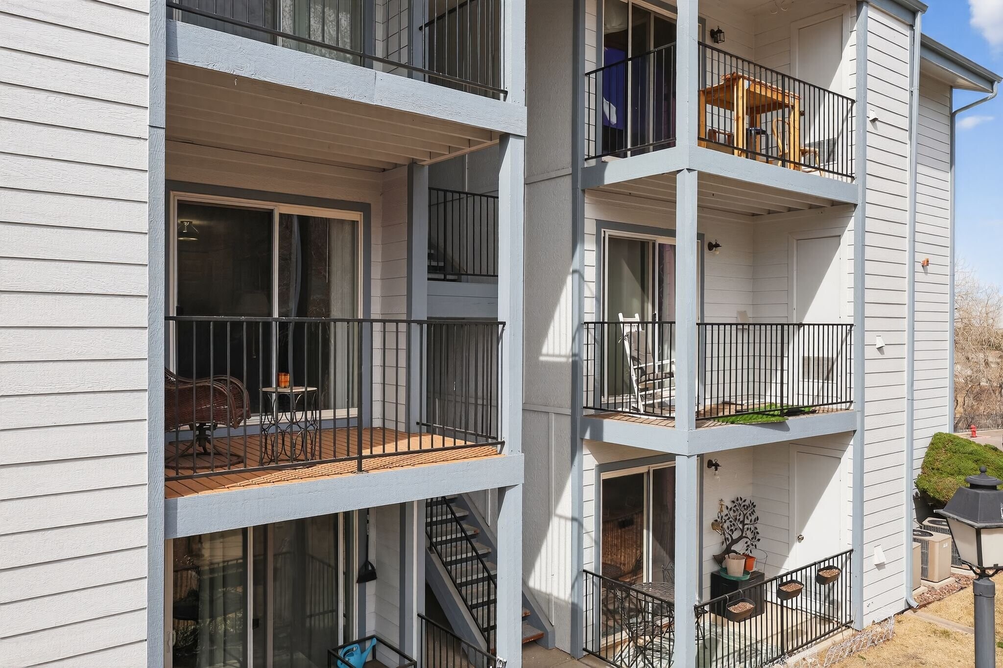 Building Photo - 13085 W Cedar Dr