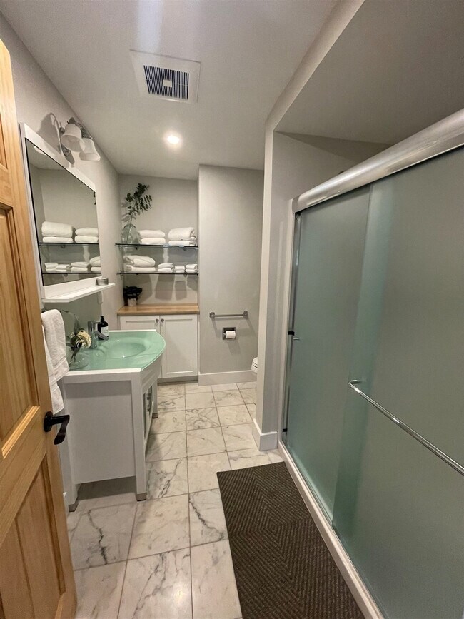 Building Photo - 13 Autumn Ln