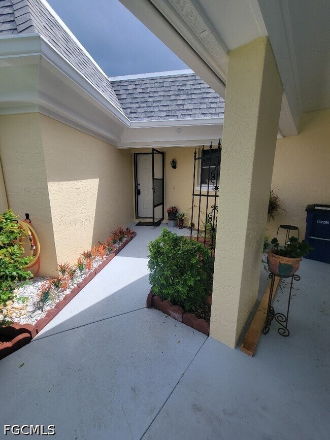Building Photo - 10 Regency Ct