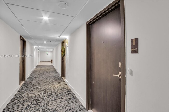 Building Photo - 90 Edgewater Dr