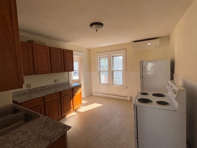 Building Photo - 68 Laurel St